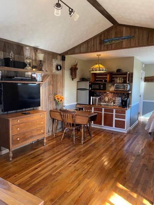 Bourbon Trail Cabin On The Farm Lawrenceburg Exteriér fotografie