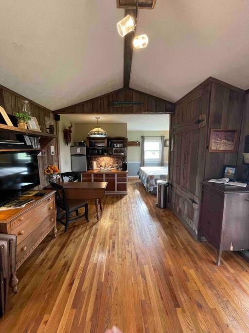 Bourbon Trail Cabin On The Farm Lawrenceburg Exteriér fotografie